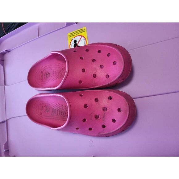 Fushia Crocs sz 8M - Picture 1 of 3